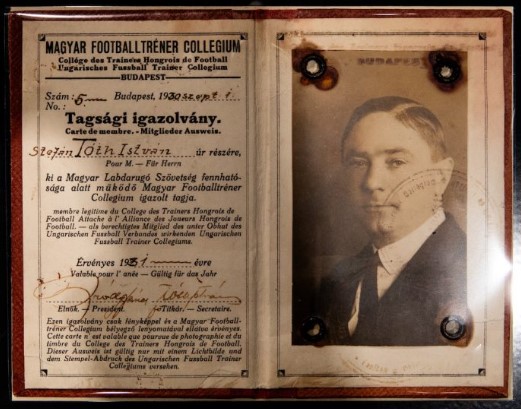 Tóth Potya István tagsági igazolványa a tréner kollégiumban (fotó: Vörös Szabolcs)